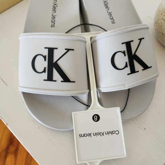NWT Women's Calvin Klein Jeans Slides Size 8 Color Grey/Black Logo - Picture 2 of 6